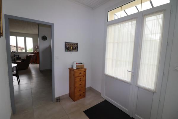 CHARMANTE MAISON CHARENTAISE ENTIEREMENT RENOVEE, VUE DEGAGEE, SANS VIS A VIS