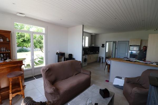 CHARMANTE MAISON CHARENTAISE ENTIEREMENT RENOVEE, VUE DEGAGEE, SANS VIS A VIS