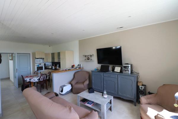 CHARMANTE MAISON CHARENTAISE ENTIEREMENT RENOVEE, VUE DEGAGEE, SANS VIS A VIS