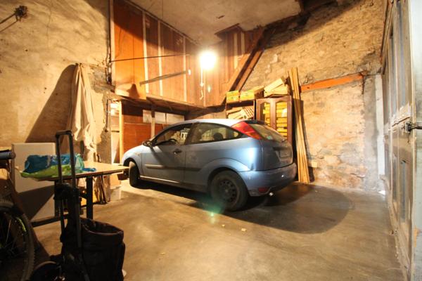 Saint-Affrique (12400) ENSEMBLE IMMOBILER : T4 ; T2 local commercial et grange