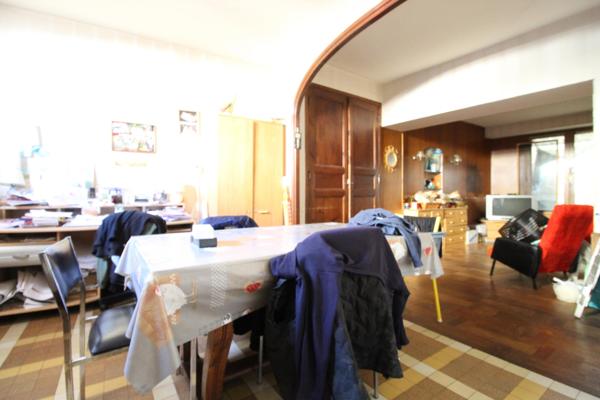 Saint-Affrique (12400) ENSEMBLE IMMOBILER : T4 ; T2 local commercial et grange