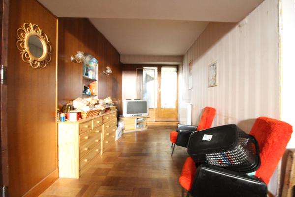 Saint-Affrique (12400) ENSEMBLE IMMOBILER : T4 ; T2 local commercial et grange