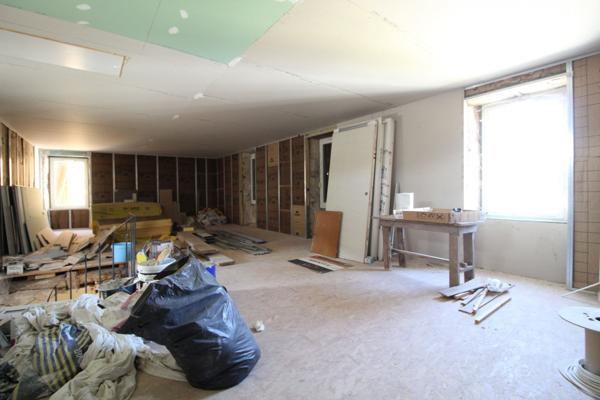 Saint-Affrique (12400) ENSEMBLE IMMOBILER : T4 ; T2 local commercial et grange