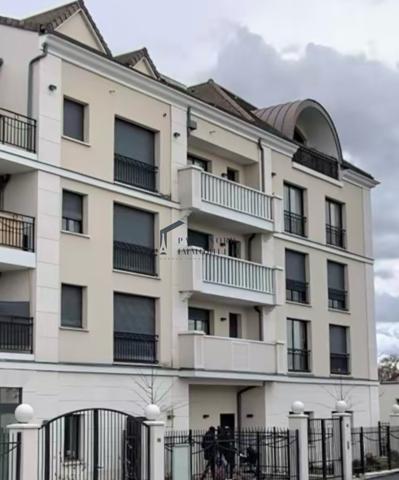 Le Blanc-Mesnil (93150) Appartement F4 de deux chambres, porche GARE