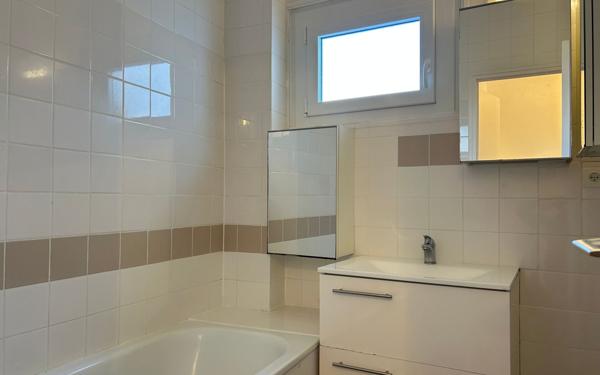 Appartement à vendre    3 pièces • 48 m2 Séné