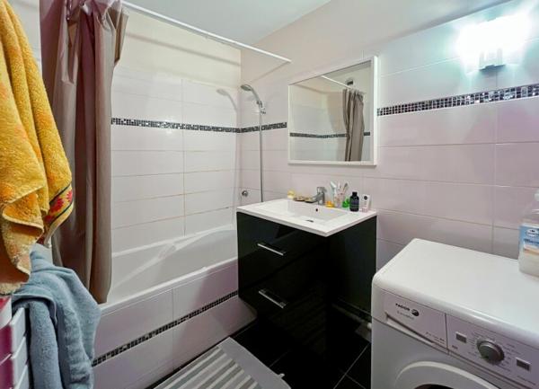 Appartement à louer    4 pièces •  Lyon 8