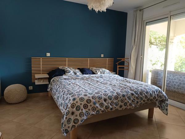 CONTEMPORAINE DE 180 M² AUX PRESTATIONS DE QUALITE AVEC PISCINE CHAUFFEE .