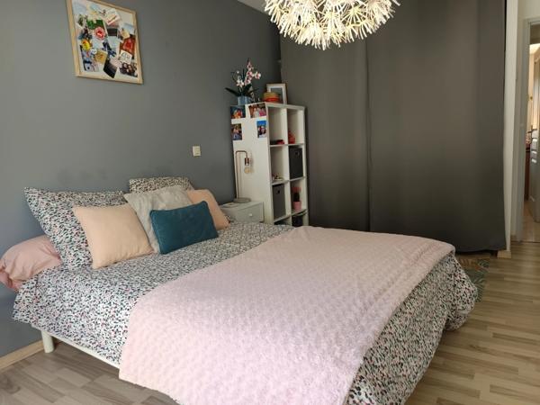 CONTEMPORAINE DE 180 M² AUX PRESTATIONS DE QUALITE AVEC PISCINE CHAUFFEE .