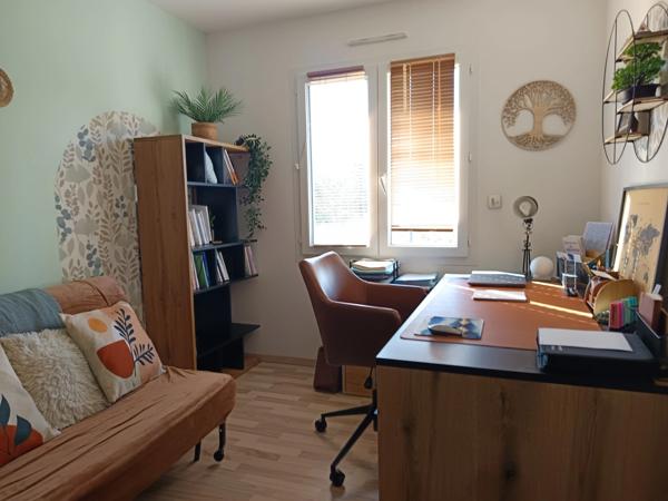 CONTEMPORAINE DE 180 M² AUX PRESTATIONS DE QUALITE AVEC PISCINE CHAUFFEE .