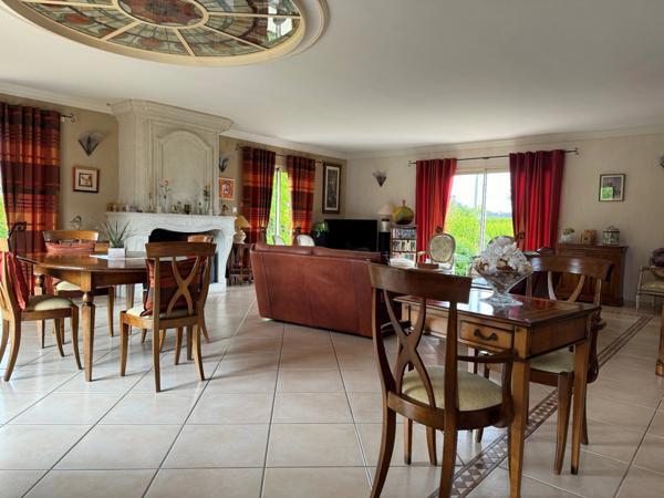 Dpt Maine et Loire (49), à vendre proche d' ANGERS maison P9 Vie de plain pied