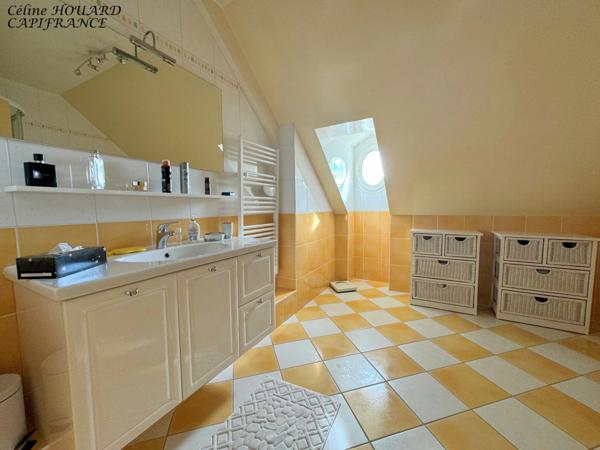 Dpt Maine et Loire (49), à vendre proche d' ANGERS maison P9 Vie de plain pied