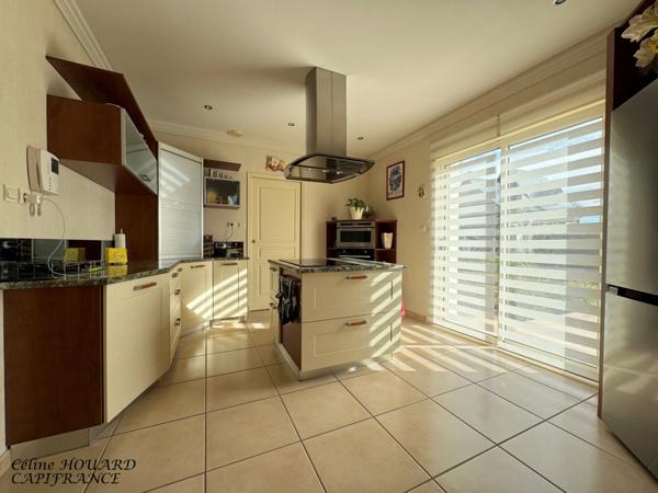 Dpt Maine et Loire (49), à vendre proche d' ANGERS maison P9 Vie de plain pied