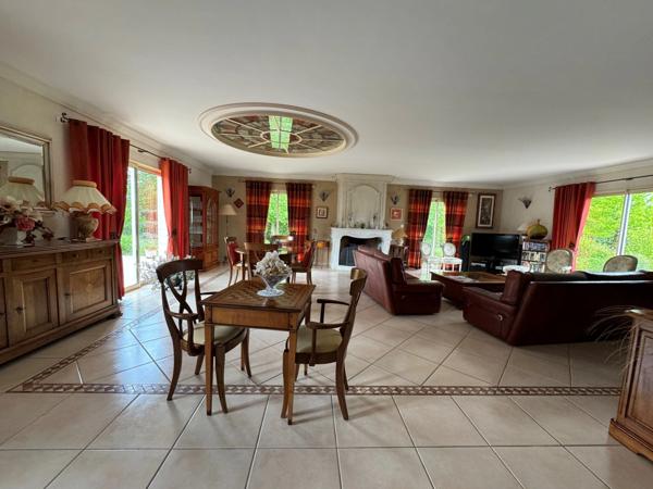 Dpt Maine et Loire (49), à vendre proche d' ANGERS maison P9 Vie de plain pied