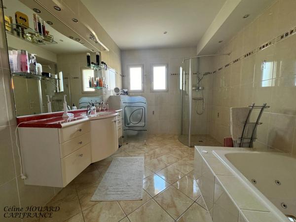 Dpt Maine et Loire (49), à vendre proche d' ANGERS maison P9 Vie de plain pied