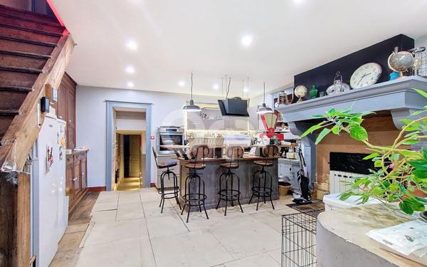 Maison à vendre    8 pièces •  Saint-Blin