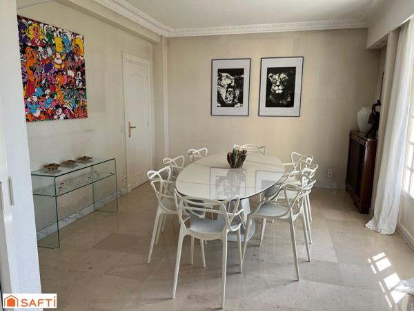 Magnifique propriété de 10 pièces au Parc SAINT-EXUPERY sur un terrain de 3000 m arboré d'essences méditerranéennes, belle piscine, accès et stationnements, aperçus mer.