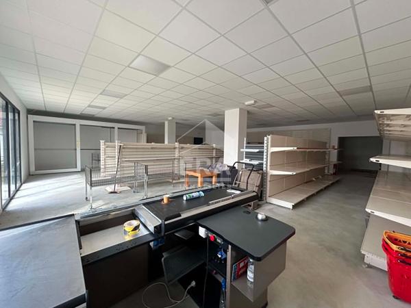 À LOUER - Ensemble immobilier professionnel de 435 m² - ZA Les Piques, Ambronay