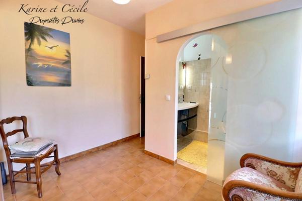 A proximité du centre ville d'Ollioules  Maison 6 pièce(s)  - piscine - Garage