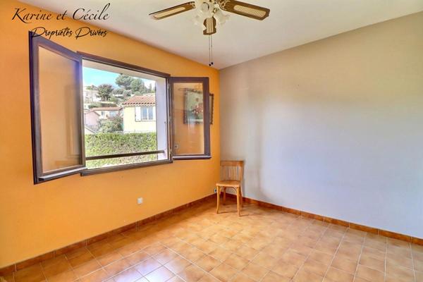 A proximité du centre ville d'Ollioules  Maison 6 pièce(s)  - piscine - Garage