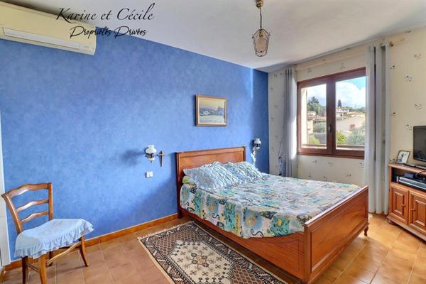 A proximité du centre ville d'Ollioules  Maison 6 pièce(s)  - piscine - Garage