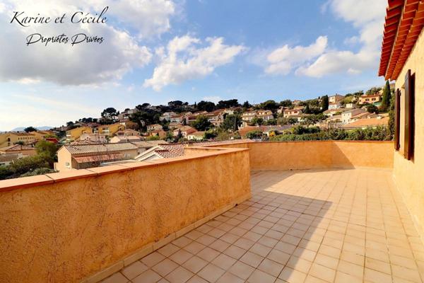 A proximité du centre ville d'Ollioules  Maison 6 pièce(s)  - piscine - Garage