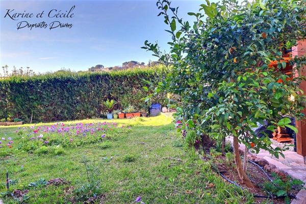 A proximité du centre ville d'Ollioules  Maison 6 pièce(s)  - piscine - Garage