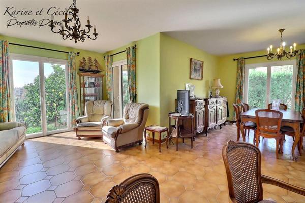 A proximité du centre ville d'Ollioules  Maison 6 pièce(s)  - piscine - Garage