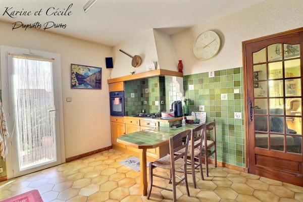 A proximité du centre ville d'Ollioules  Maison 6 pièce(s)  - piscine - Garage