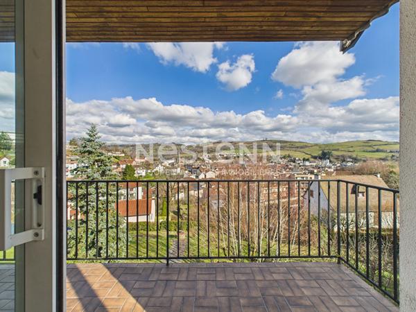 A vendre à Aurillac, aux Alouettes, Appartement de 5 pièces avec garage, cave et jardin.