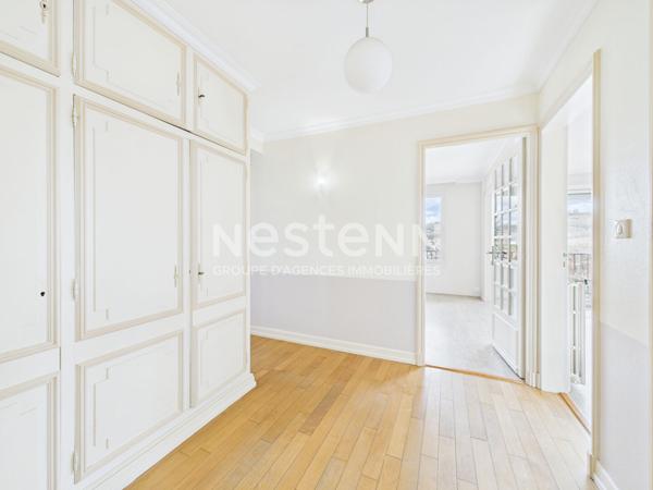 A vendre à Aurillac, aux Alouettes, Appartement de 5 pièces avec garage, cave et jardin.