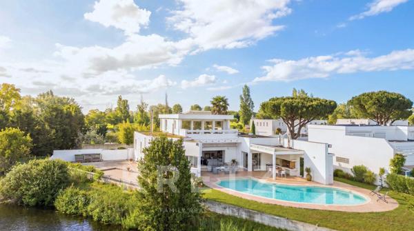 Villa Californienne d'exception en première ligne du Golf de la Grande Motte