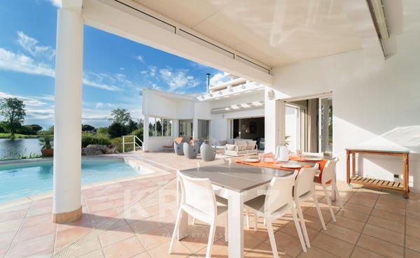 Villa Californienne d'exception en première ligne du Golf de la Grande Motte