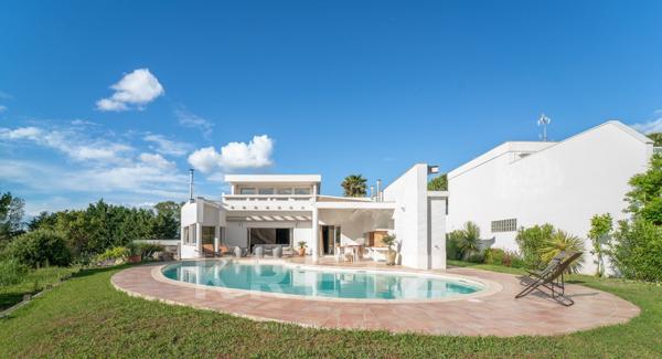 Villa Californienne d'exception en première ligne du Golf de la Grande Motte
