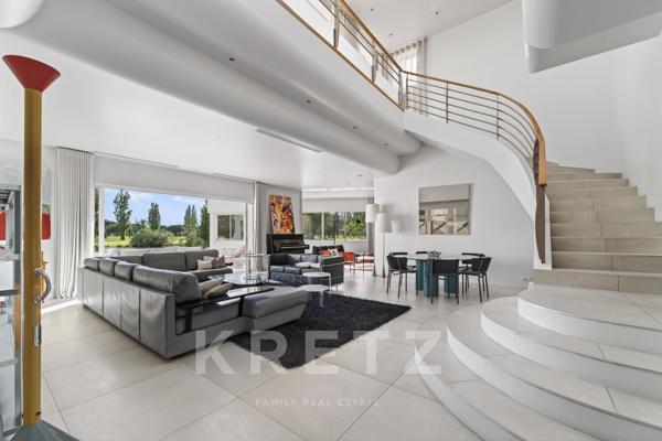 Villa Californienne d'exception en première ligne du Golf de la Grande Motte