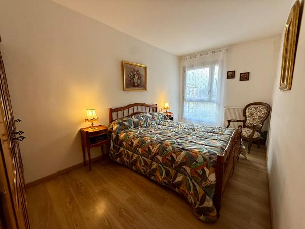 Appartement T3 de 77 m² vendu occupé avec terrasse parking et cave résidence avec ascenseur quartier Iéna Carcassonne