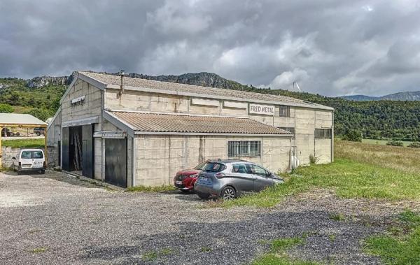 Vente Local commercial Local Peyroules   