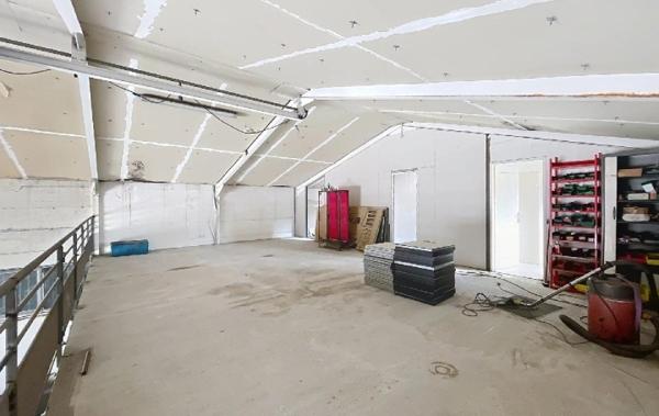 Vente Local commercial Local Peyroules   