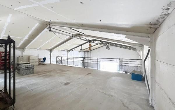 Vente Local commercial Local Peyroules   