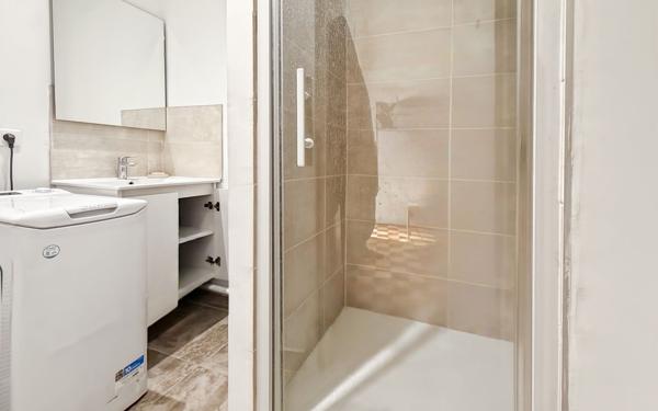 Appartement à vendre    2 pièces •  Lyon 8