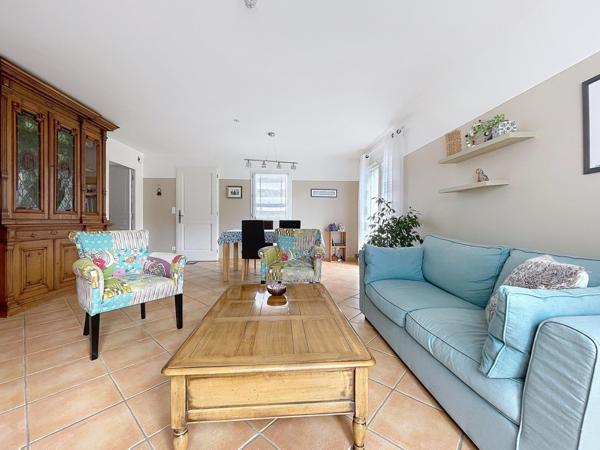 Maison de plain-pied quatre chambres avec jardin