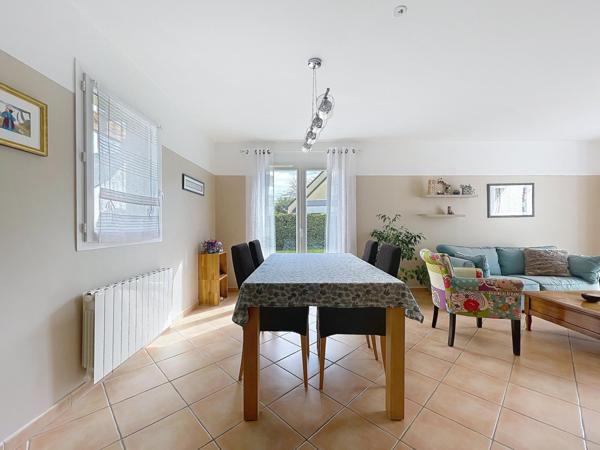 Maison de plain-pied quatre chambres avec jardin