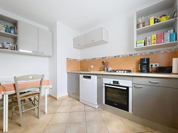 Maison de plain-pied quatre chambres avec jardin