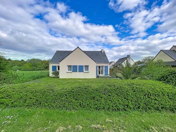 Maison de plain-pied quatre chambres avec jardin
