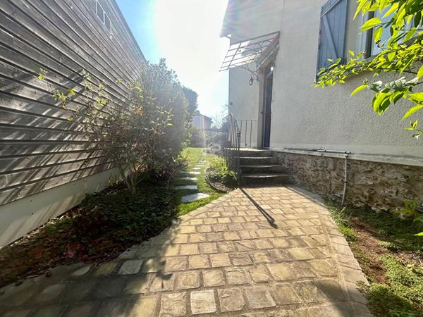 Maison Poissy 84m2 - Secteur LES SABLONS €389 000 ** - Référence 9115