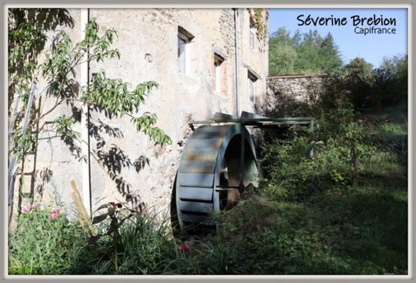 🏡 Maison en pierre de 166 m² avec ancien moulin et terrain de 1,8 hectare à Saint-Rémy-sur-Durolle