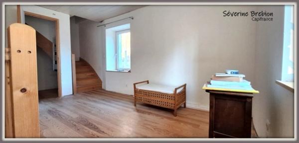 🏡 Maison en pierre de 166 m² avec ancien moulin et terrain de 1,8 hectare à Saint-Rémy-sur-Durolle