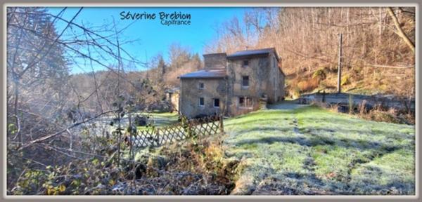 🏡 Maison en pierre de 166 m² avec ancien moulin et terrain de 1,8 hectare à Saint-Rémy-sur-Durolle