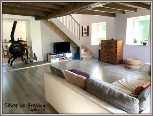 🏡 Maison en pierre de 166 m² avec ancien moulin et terrain de 1,8 hectare à Saint-Rémy-sur-Durolle