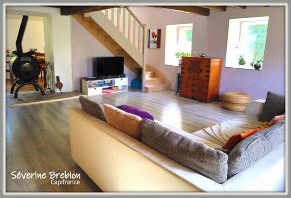 🏡 Maison en pierre de 166 m² avec ancien moulin et terrain de 1,8 hectare à Saint-Rémy-sur-Durolle