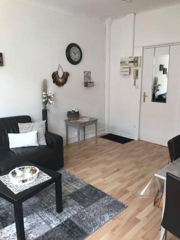 Appartement
                                                                                                                                                                                                                                                                                                                        3 pièce(s)                                                                                                                                                                                                          2 chambre(s)                                                                                                                                                                                                          44  m²